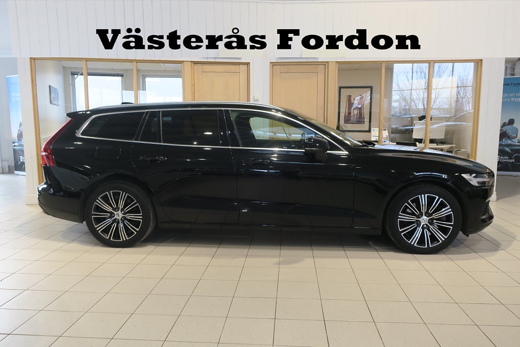 Volvo V60 Recharge T6 AWD Core Bright Moms Drag Värmare Google