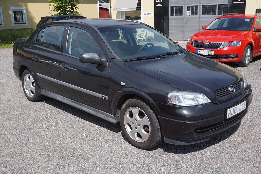 Opel Astra Sedan 1.6i Nybes