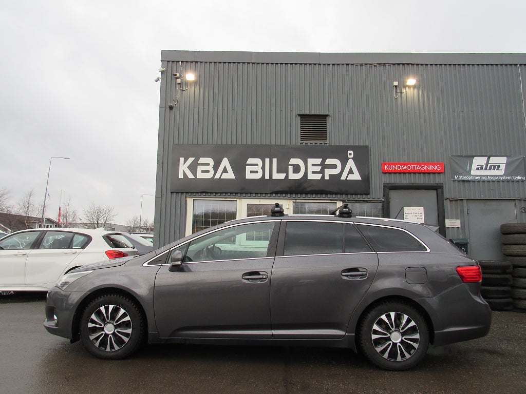 Toyota Avensis Kombi 2.0 D-4D 124hk Business Euro 5 Backkamera