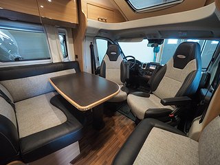 Husbil-halvintegrerad LMC Breezer H737 8 av 20