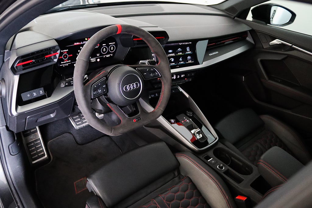 Audi RS3 Sedan RS-design Pano RS-avgas 360° Matrix B&O