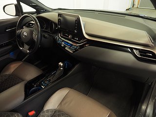 SUV Toyota C-HR 7 av 19