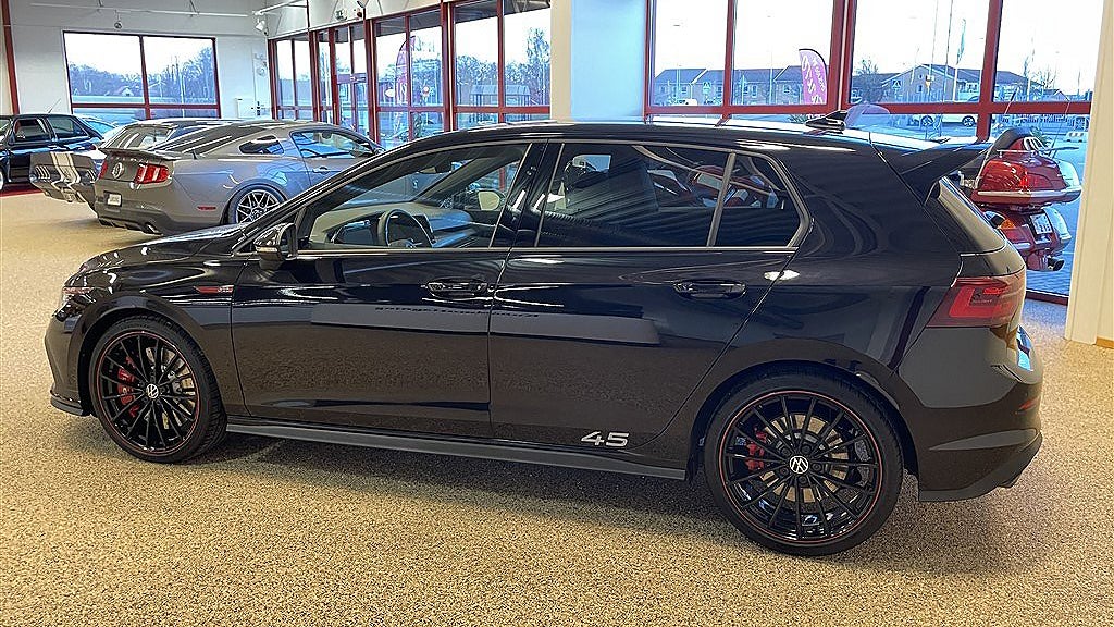 Volkswagen Golf GTI Clubsport har en rak fyra på 300 hästkrafter. 