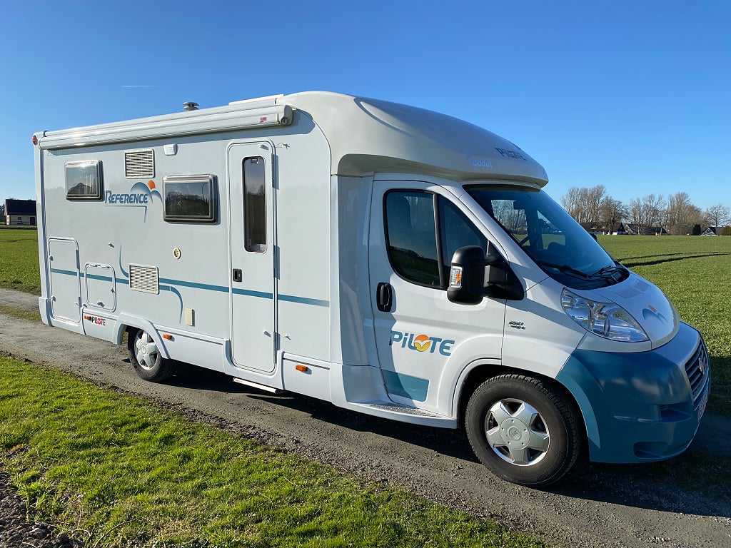 Pilote 720 Reference 3,0 160hk/ Långbäddar/ Garage/890kg lastvikt/ Solc