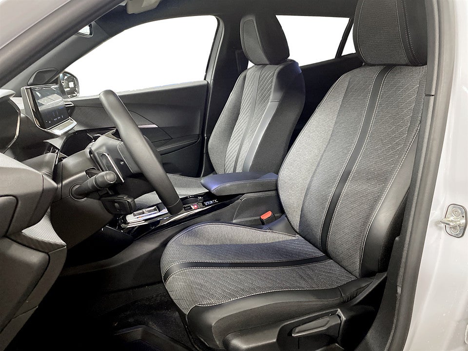 Bild på Peugeot 2008 Allure 1.2 PT 130hk B-KAMERA CARPLAY