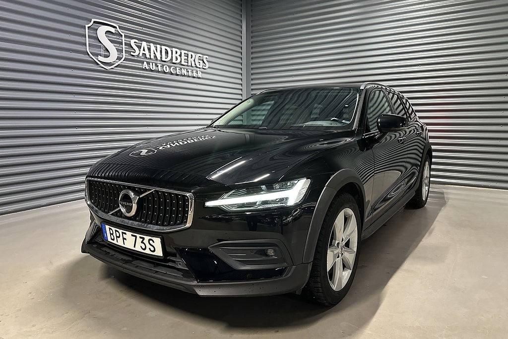 Volvo V60 Cross Country D4 AWD 360-kam HuD Navi Skinn Keyless Värmare Drag