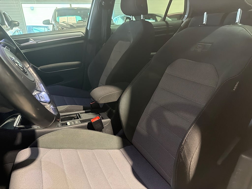 Volkswagen Golf 1.4 TSI 150hk R-Line | Drag | Kamera | Motorvärmare | 2017