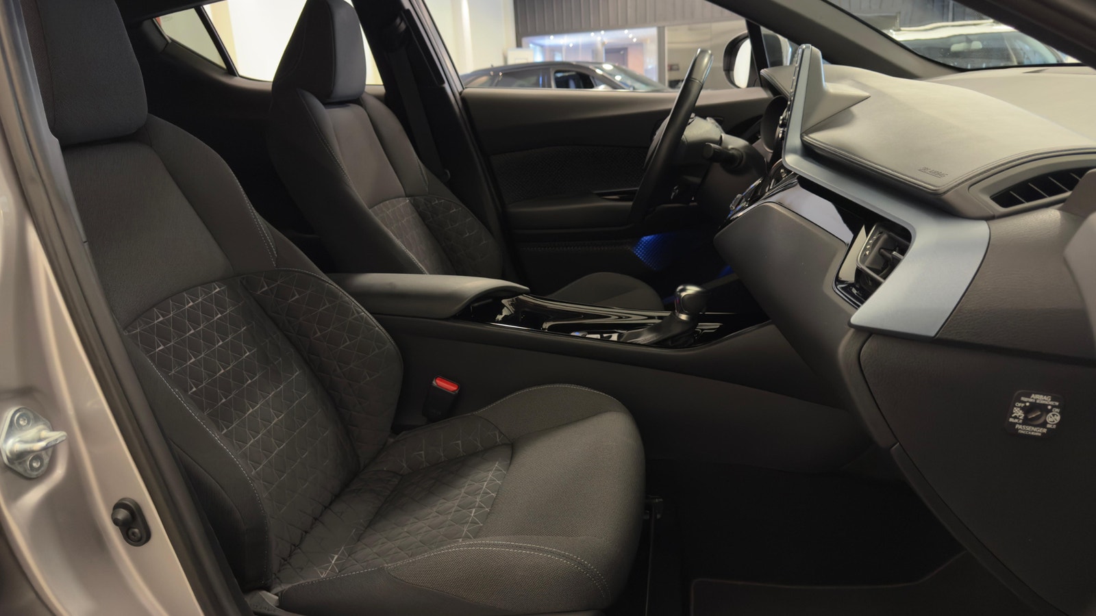 Toyota C-HR Hybrid 2.0 184hk X-Edition |Backkamera|Keyless 2022 - miniatyr 16