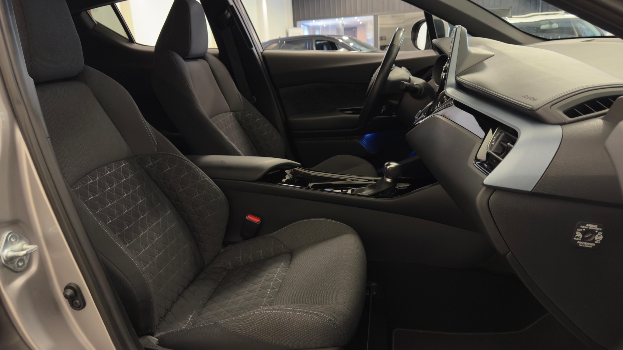 Toyota C-HR Hybrid 2.0 184hk X-Edition |Backkamera|Keyless 2022 - miniatyr 45