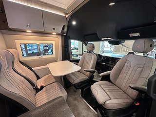 Husbil-halvintegrerad Robeta Adonis Mercedes 4x4 190HK AUT 2 av 27