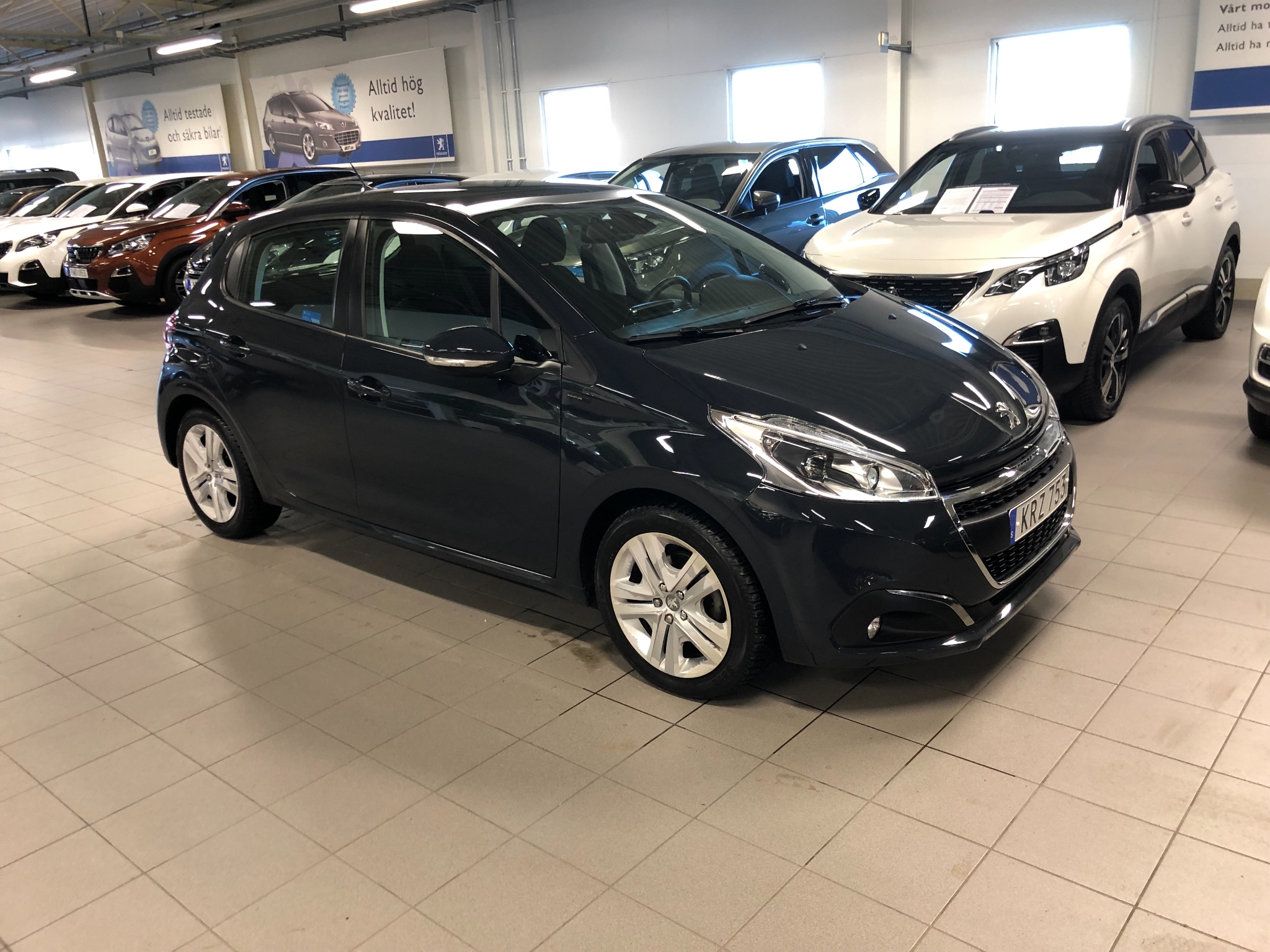 Peugeot 208 Signature PureTech 82 2018, kuva 4/41