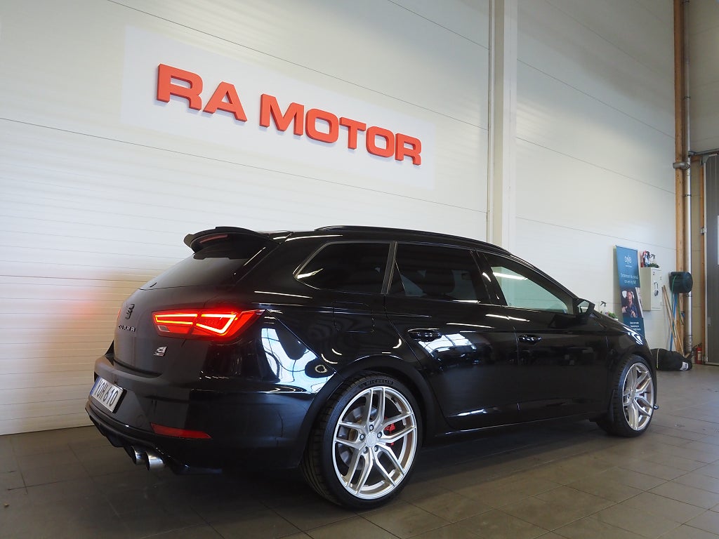 Seat Leon ST Cupra ST 2.0 TSI 300hk 4Drive |Pano|Backkamera|Milltek|