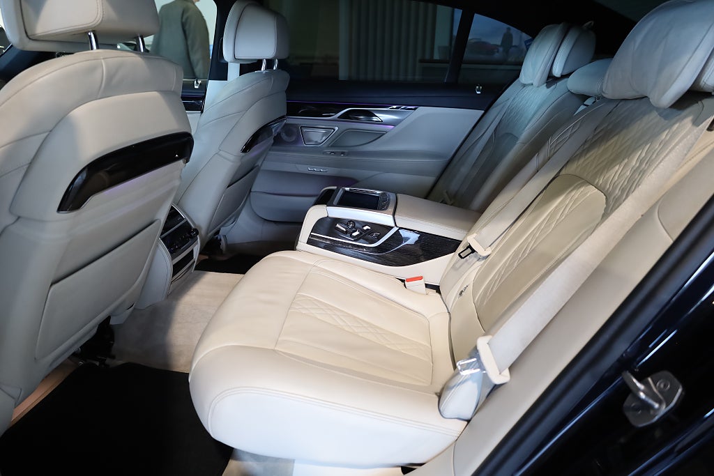BMW 740 Le xDrive M Sport B&W Pano 360 Navi HuD Softclose Laser 2017