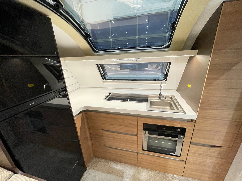 Adria Alpina 663 HT / AC / ALDE / Markis / Frontkök  - Adria