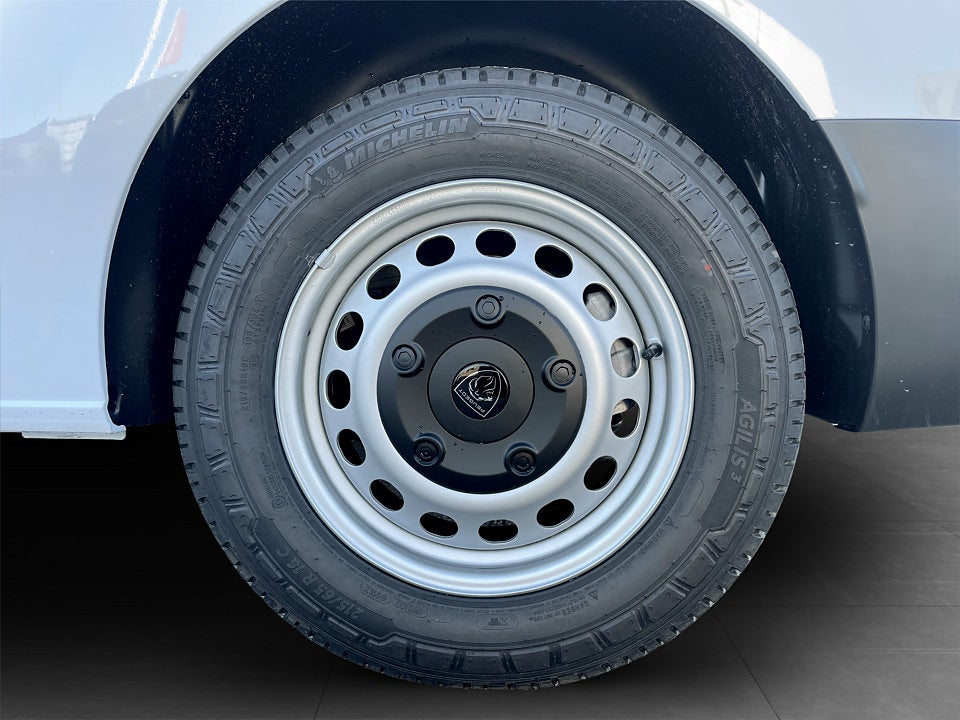 Bild på Peugeot e-Expert + L2 - EDITION! VÄRMARE & DRAGKROK INGÅR!