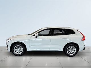 Volvo XC60 B4 AWD Momentum Advanced S&V/Kamera/Pano/Skinn/Pvärm – bild 4