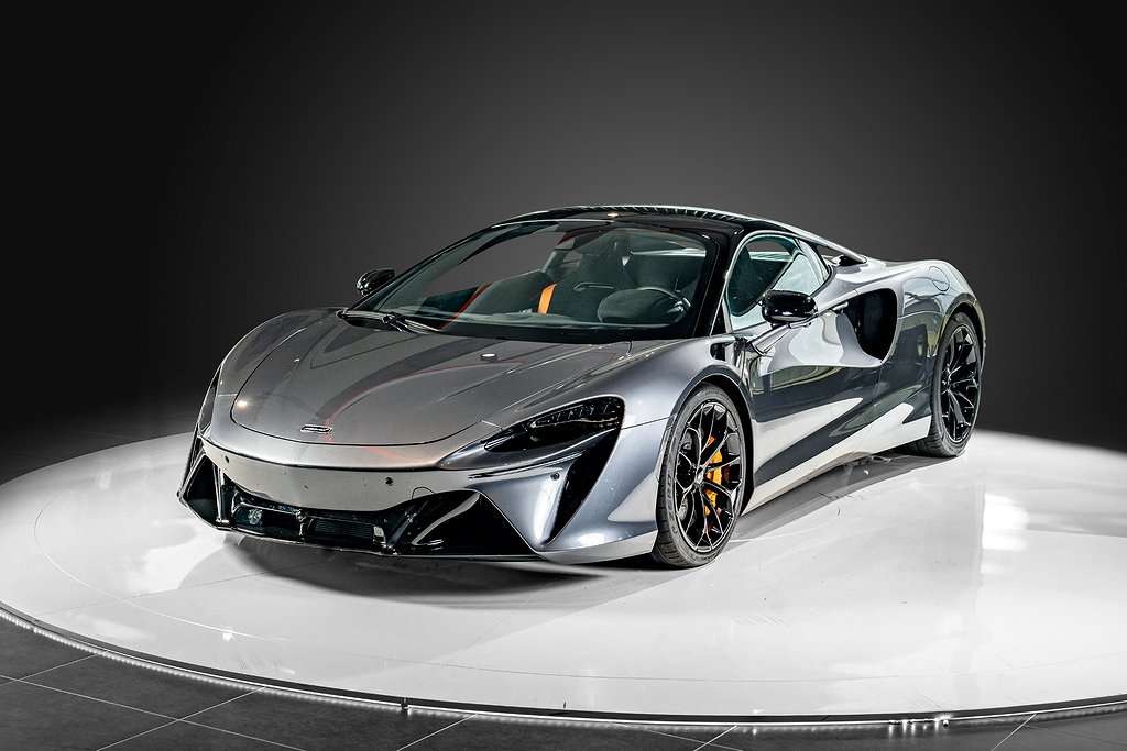 McLaren Artura / Black pack / 700HP