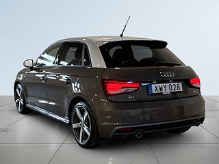 Audi A1 Sportback 1.6 TDI S Tronic ISOFIX Sportstolar/Ratt S&V – bild 4