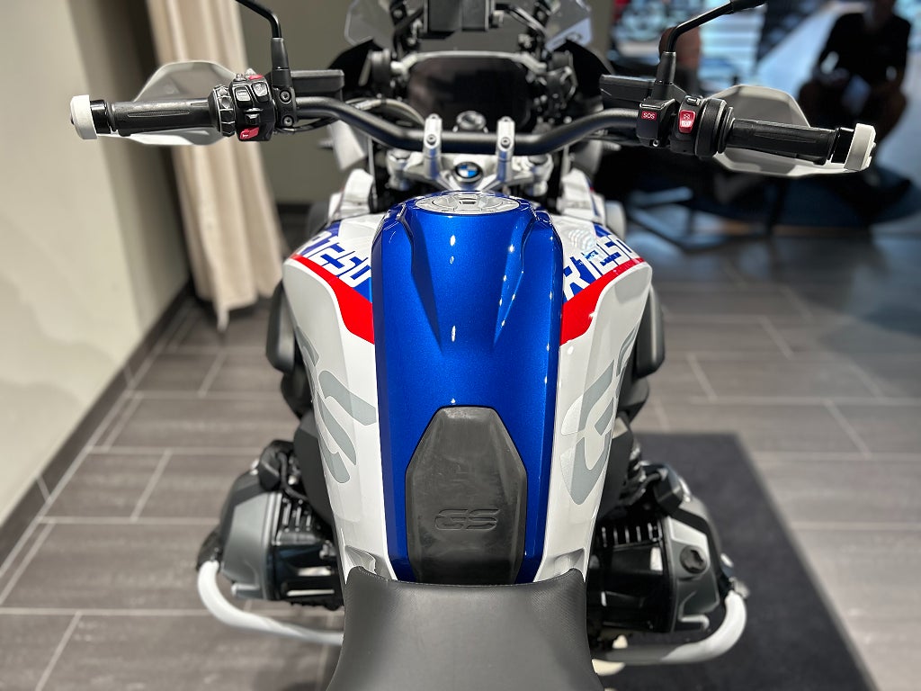 BMW R1250GS / Style HP / 3st väskor / 3,45% ränta / Motobågar