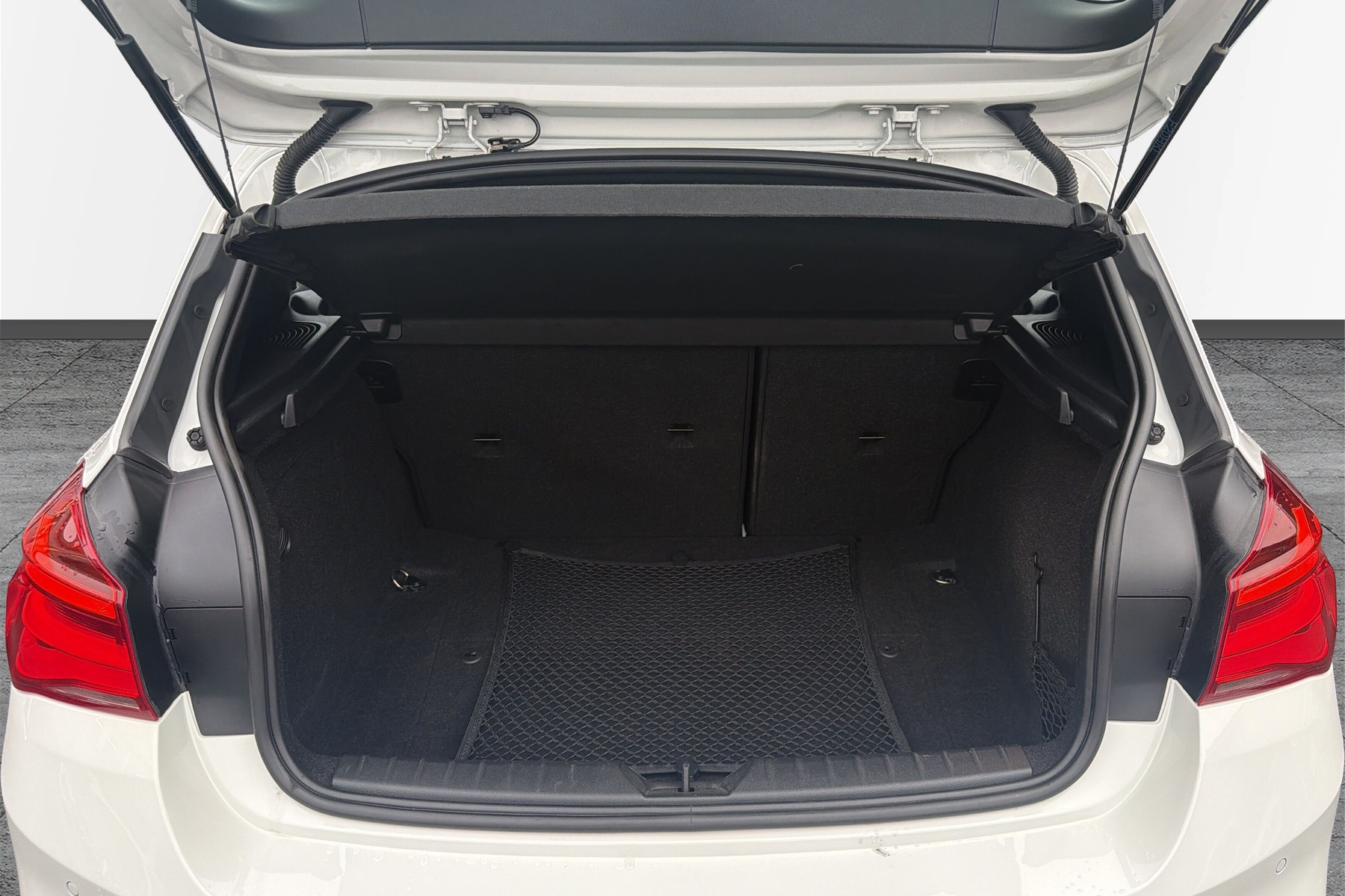 BMW 118d xDrive 5-dörrars M Sport PDC Farthållare Nyserv 2017 - miniatyr 34