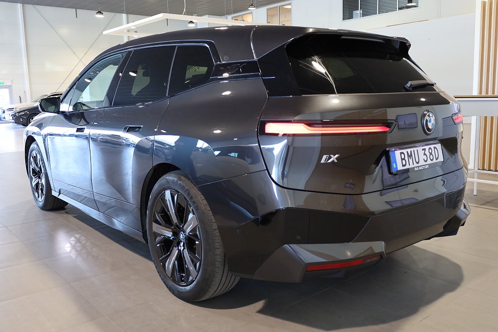 BMW iX xDrive50 Comfort Pano H&K 360° Leasbar HUD Drag