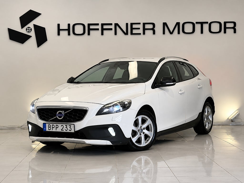 Volvo V40 Cross Country D2 Powershift Momentum CockPit VoC PDC Värmare
