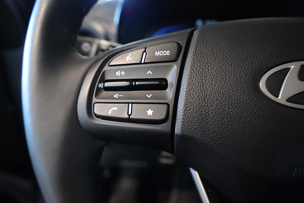 Hyundai i10 1.0 AUT Essential Kamera CarPlay Rattvärme Navi Leasbar 2025