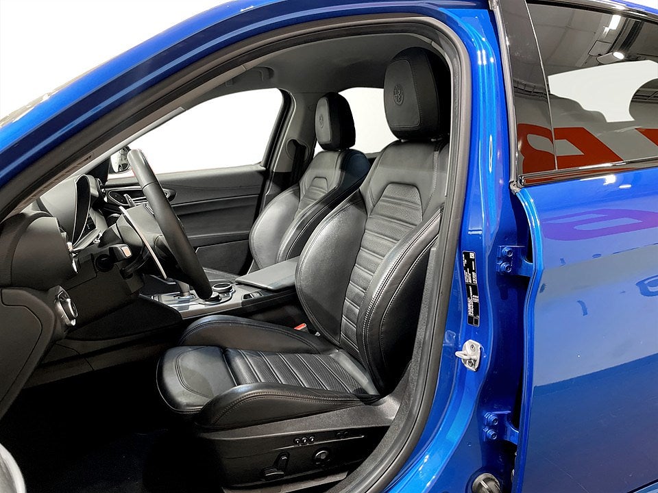 Bild på Alfa Romeo Giulia Veloce 2.0 Turbo 16V Q4 280hk Aut 4WD - ELSTOL,H/K,B-KAMERA