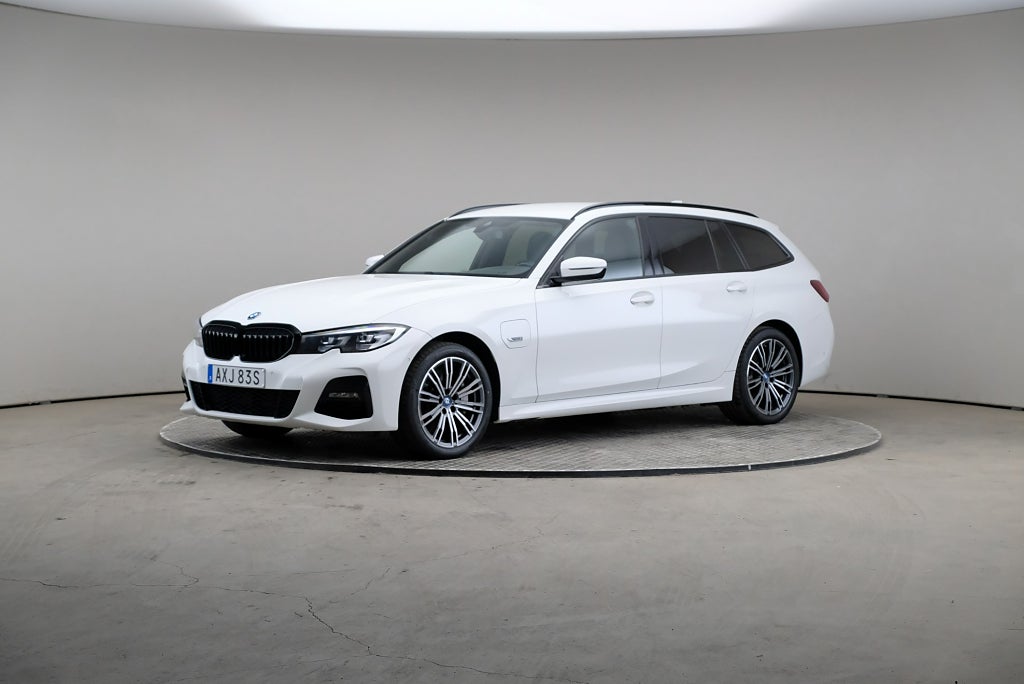 BMW 330e 3 xDrive Touring M-Sport Drag HiFi Kamera