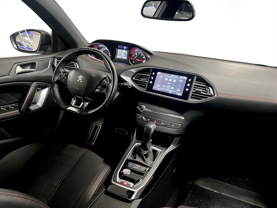 Bild på Peugeot 308 sw GT-Line 1.2 PT 130hk Aut PANORAMA PDC-SENSORER