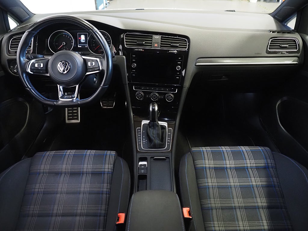 Volkswagen Golf GTE 1.4 TSI 204hk Plug-In Hybrid | Värmare | 2020