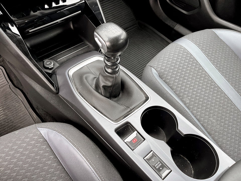 Bild på Peugeot 2008 Selection 1.2 PT 100hk B-KAMERA CARPLAY