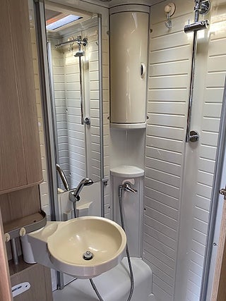 Husbil-halvintegrerad Bürstner Ixeo Time 8 av 9