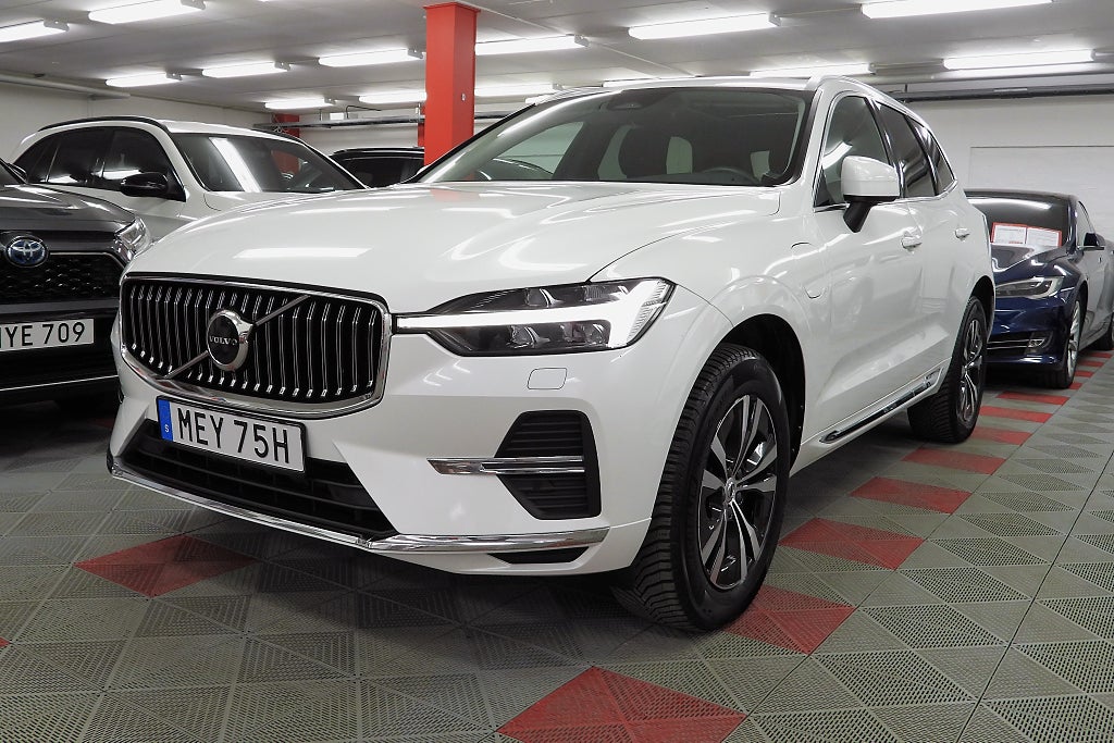Volvo XC60 Recharge T6 AWD Core edt Panorama SoV Hjul Kamera Drag