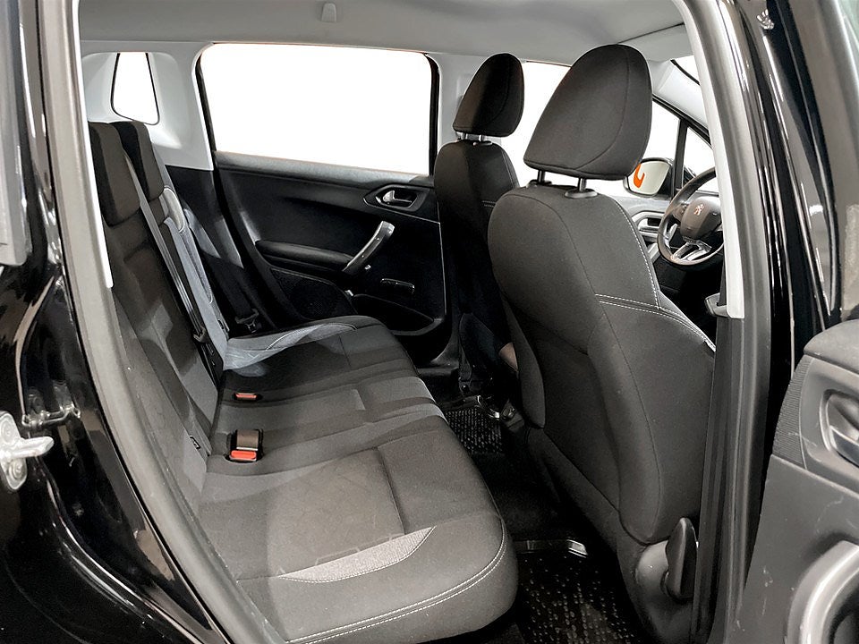 Bild på Peugeot 2008 Active 1.2 PT 82hk - FARTHÅLLARE,P-SENSOR BAK