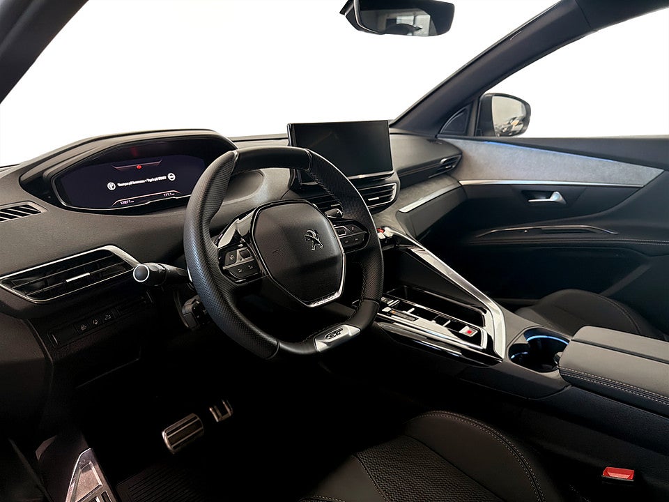 Bild på Peugeot 5008 GT 1.2 PT 130hk Aut 7-SITS B-KAMERA CARPLAY