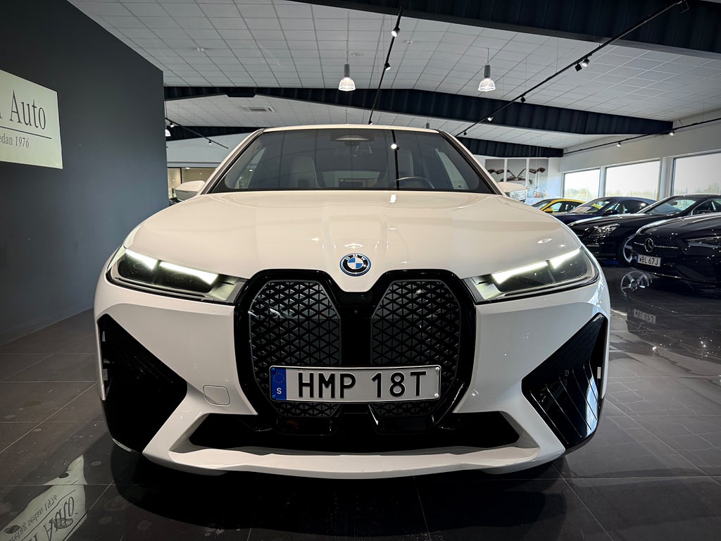 BMW iX xDrive40 Comfort Sport line 326 hk - bild 2