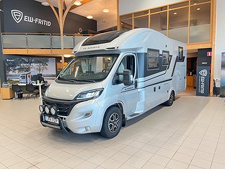 Husbil-halvintegrerad Adria MATRIX SUPREME 670 SL