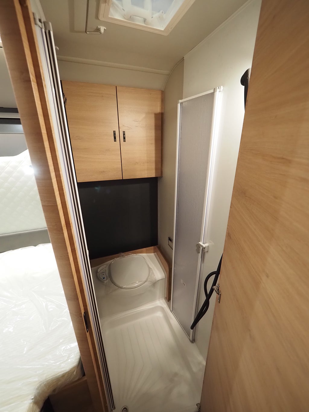 Knaus L!ve Wave 650 MF Platinum Selection ALDE I Taksäng