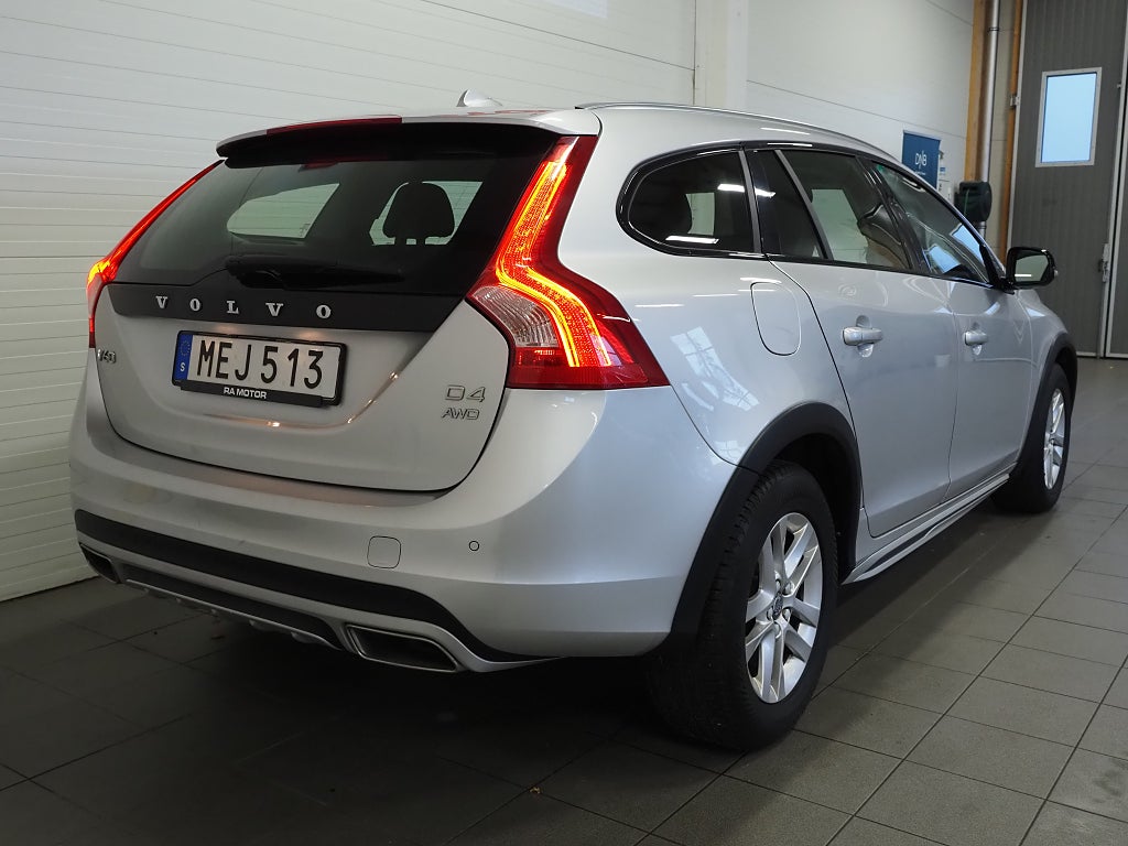Volvo V60 Cross Country D4 AWD 190hk Momentum | D-värm | Kamrem bytt | 2016