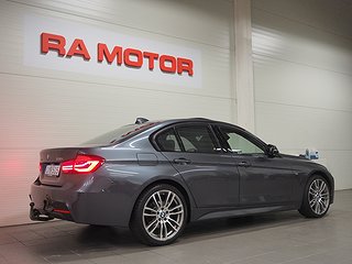 Sedan BMW 330 5 av 26