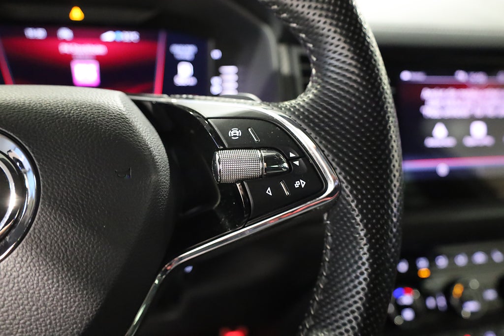 Skoda Kodiaq 2.0 TSI 4x4 Sportline Drag Värmare Kamera Cockpit 2023