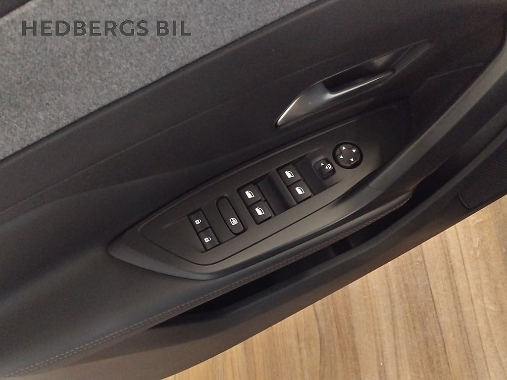 Peugeot 308 sw Hybrid 145 1.2 PureTech -DSC Allure thumbnail