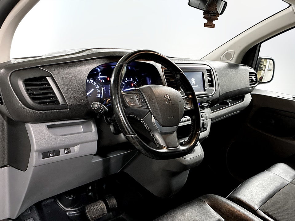 Bild på Peugeot Expert PRO+ 2.0 BHDi 180hk Aut L2 B-KAMERA CARPLAY
