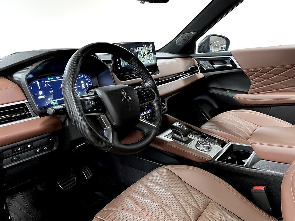 Bild på Mitsubishi Outlander Instyle+ PHEV 306hk Aut 4WD PANO B-KAMERA ELSTOL