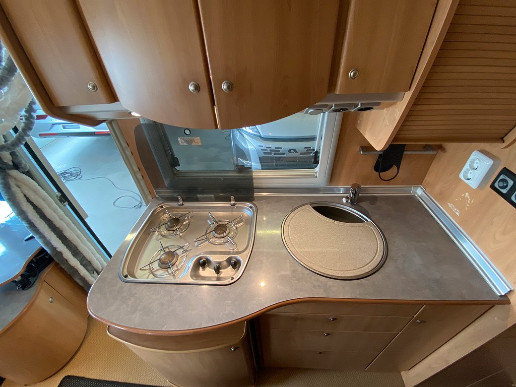 Bürstner i 640 Elegance / ALDE / Solcell / B-kort / Dragkrok - Bürstner