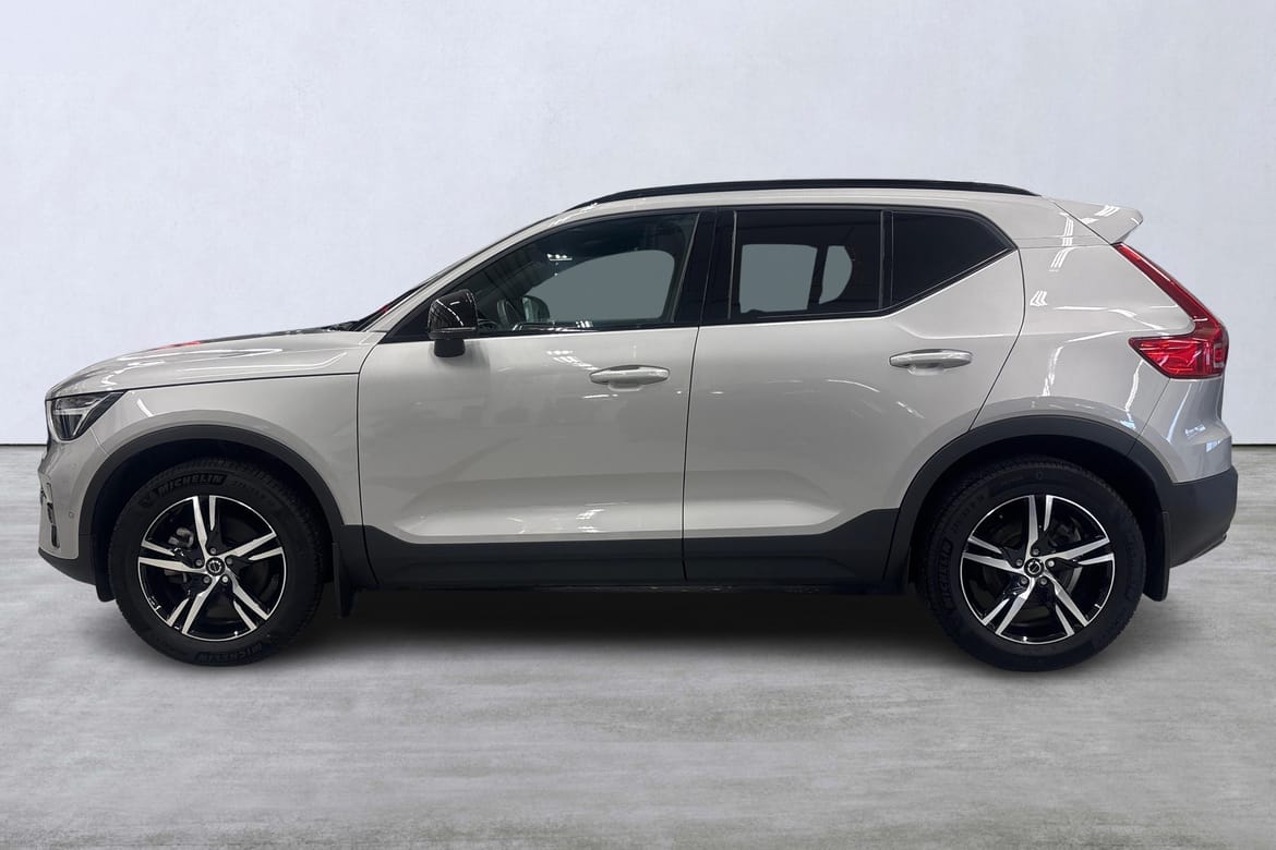 Volvo XC40 B3 FWD Bensin Plus Dark 2025, bild 2/10