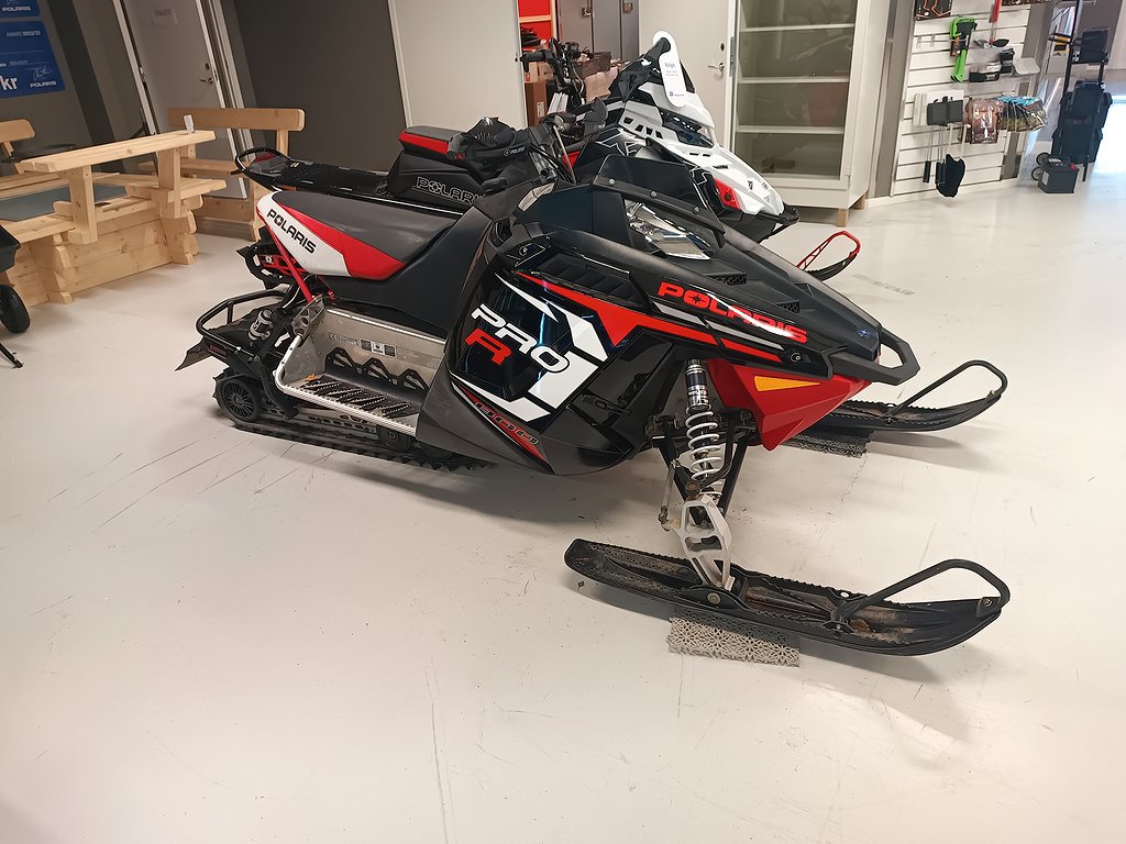 Polaris 800 RUSH PRO-R 