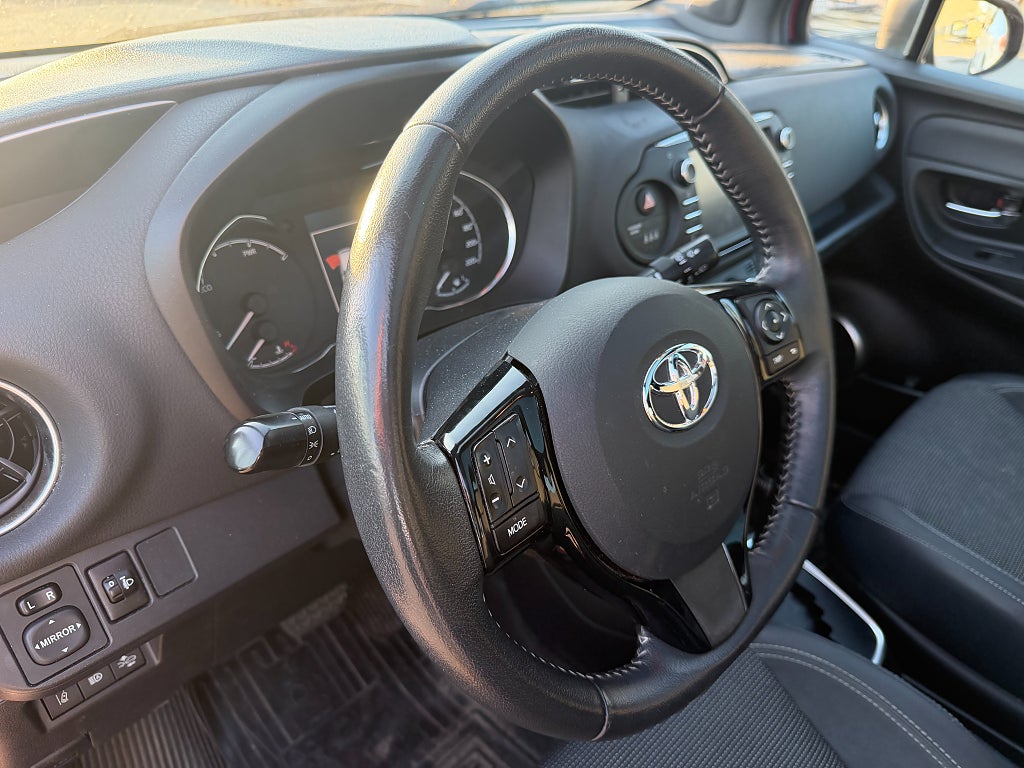 Toyota Yaris Hybrid - Executive - Panorama - Automat