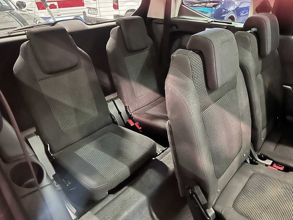 Peugeot 5008 Allure 1.6 BlueHDi 7-sits 120hk B-kam, Navi, Panorama thumbnail